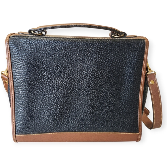 Vintage Dooney & Bourke All Weather Pebbled Leather Calvary Body Bag With Key - Picture 6 of 16